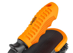 Universal brush for tyres, upholstery